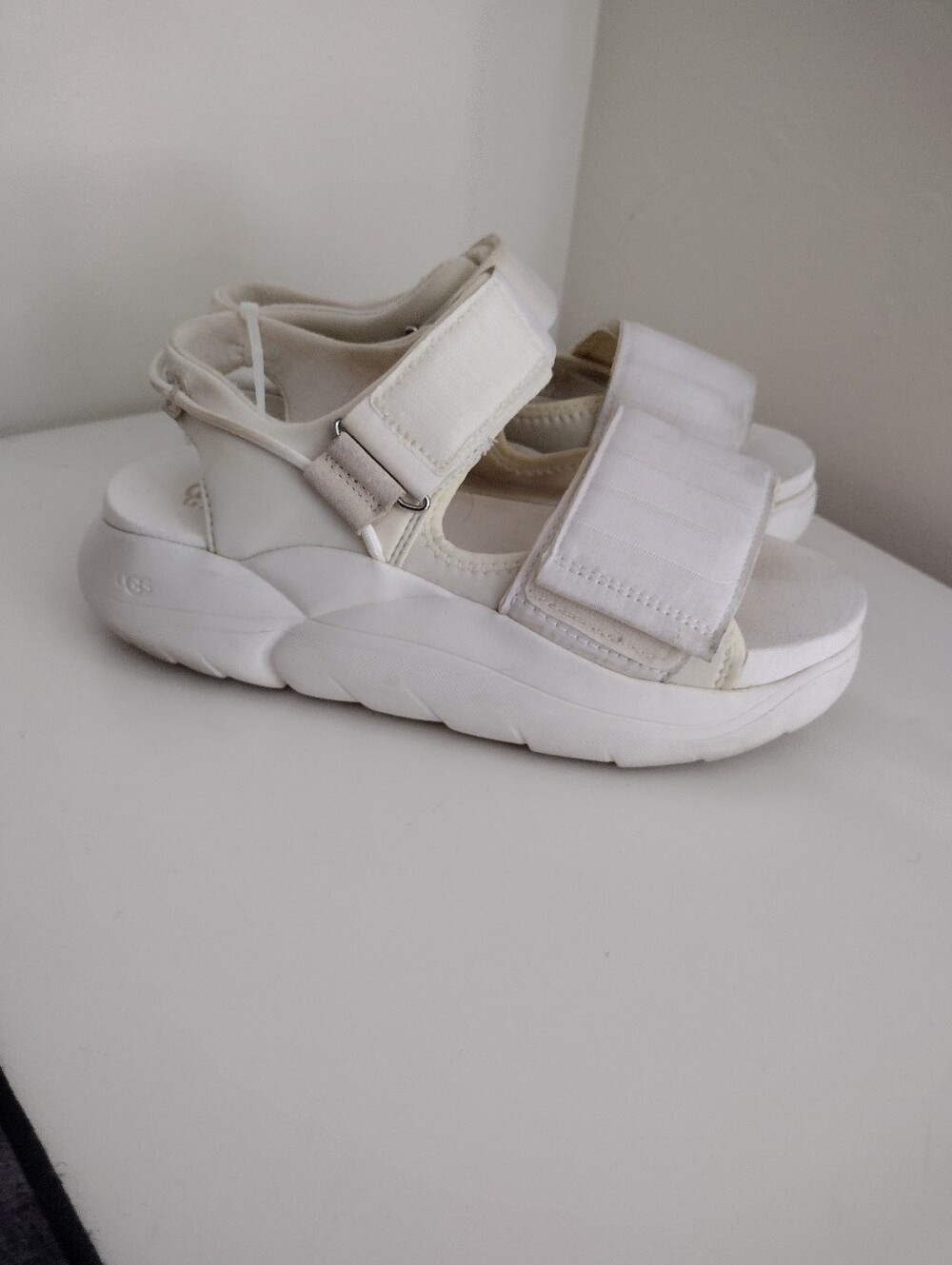 UGG Women's LA Cloud Strap Sandals
